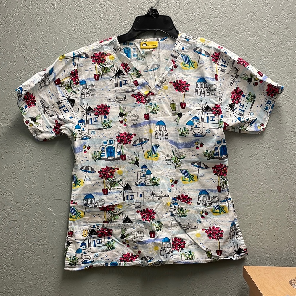 Very cute scrub top!